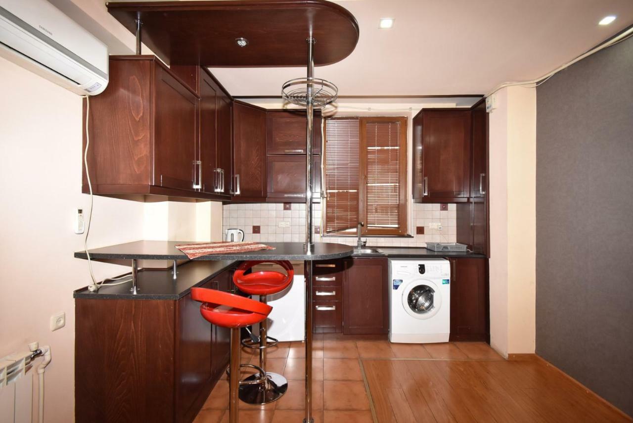 Apartments In Center Of Yerevan,Koghbatsi 1A Street Zewnętrze zdjęcie