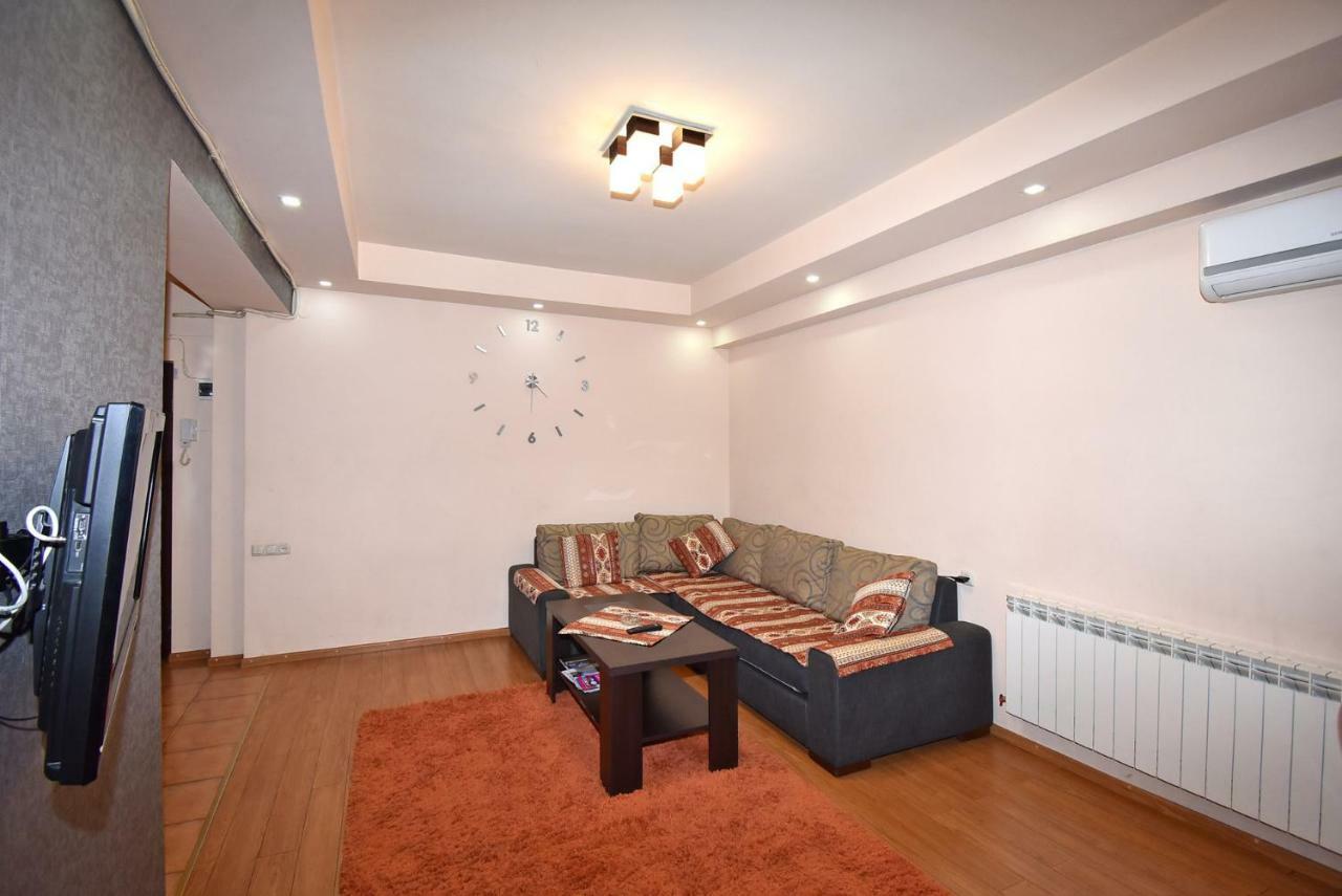 Apartments In Center Of Yerevan,Koghbatsi 1A Street Zewnętrze zdjęcie