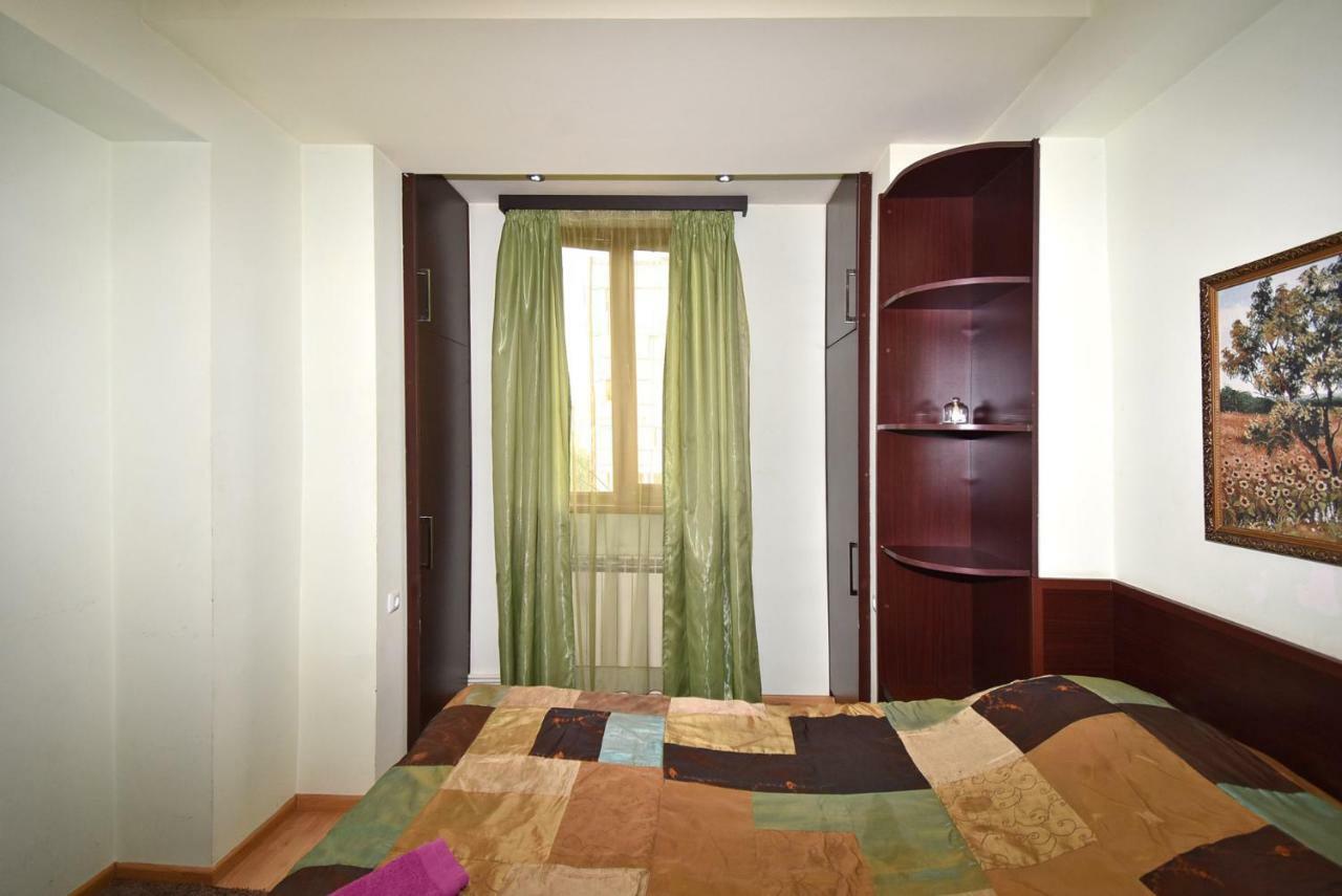 Apartments In Center Of Yerevan,Koghbatsi 1A Street Zewnętrze zdjęcie
