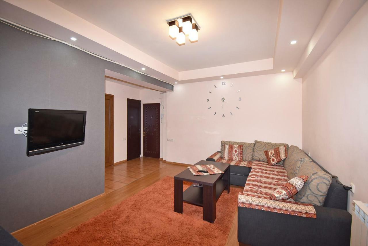 Apartments In Center Of Yerevan,Koghbatsi 1A Street Zewnętrze zdjęcie